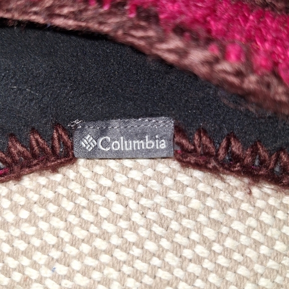 A Columbia toboggan with straps like new condition. Fleece lined. - Picture 6 of 6